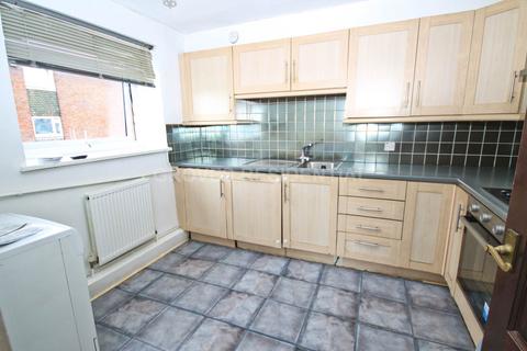 2 bedroom flat to rent, Galsworthy Road, Kingston Upon Thames