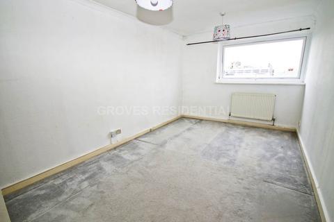 2 bedroom flat to rent, Galsworthy Road, Kingston Upon Thames