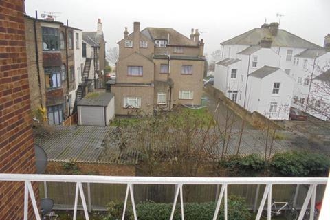 2 bedroom flat to rent, Alexandra Road, Southend On Sea