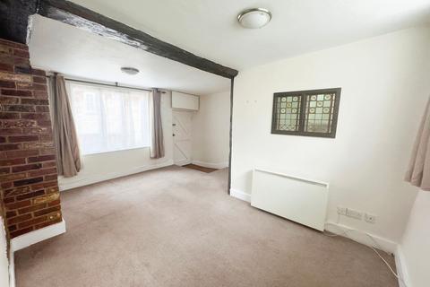 1 bedroom maisonette to rent, High Street, Marlborough, SN8