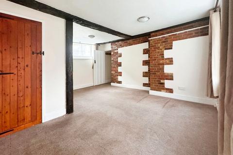 1 bedroom maisonette to rent, High Street, Marlborough, SN8