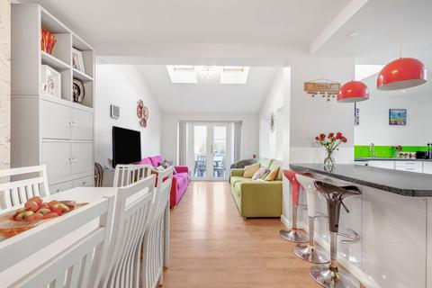 32 Edward Road, Feltham, TW14 9RF