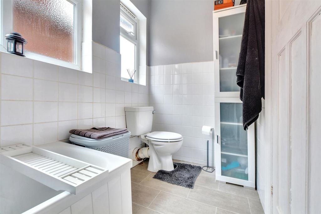 Bathroom 1.jpeg