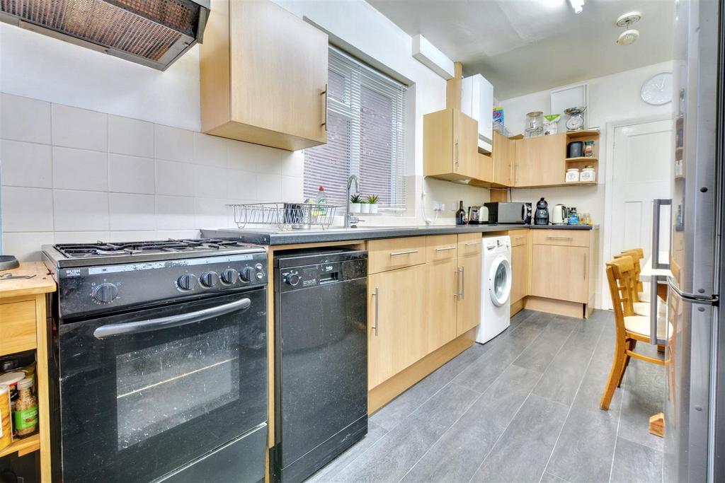 Kitchen 2.jpeg