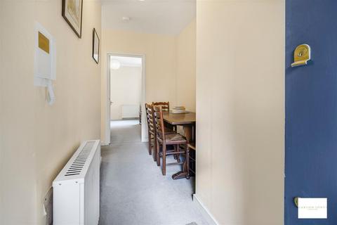 1 bedroom flat for sale, Cheylesmore House, Ebury Bridge Road, Chelsea, London, SW1W