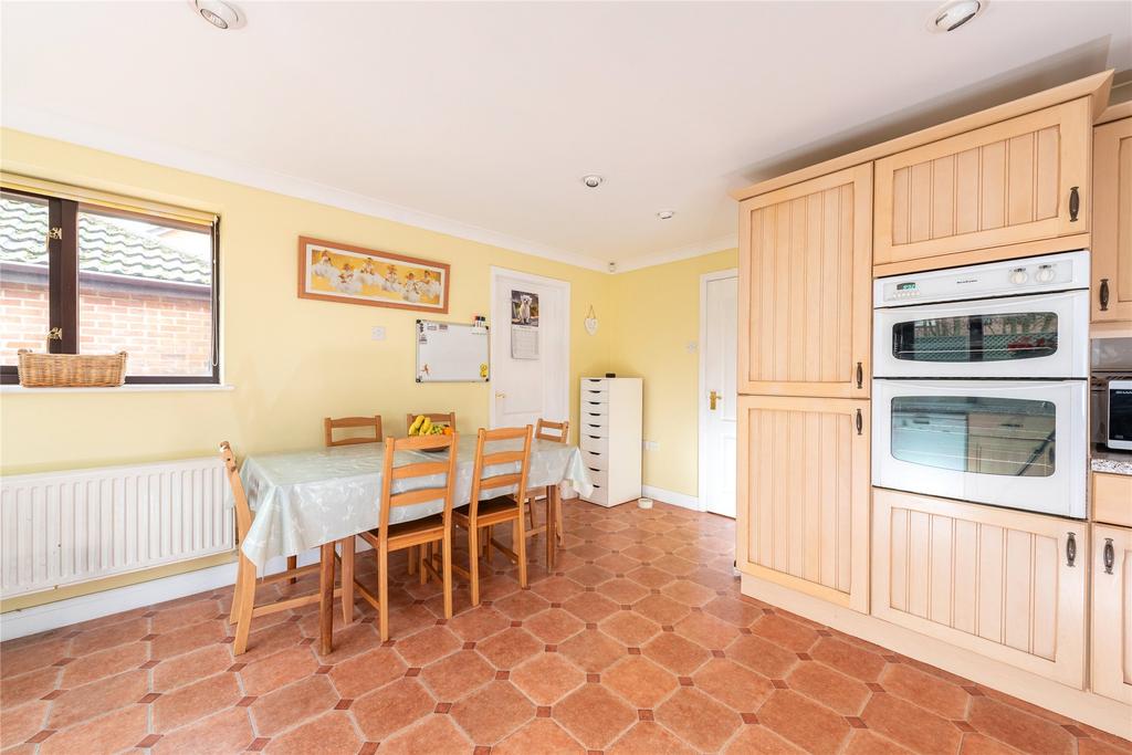 Kitchen/Dining Rm
