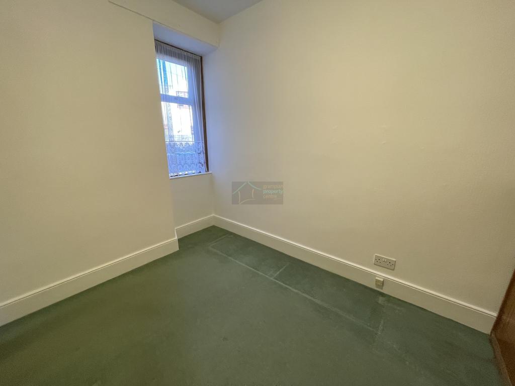 Bedroom 3b.JPG