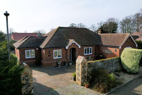 17 Churchfields, Broadstairs, CT10 3BL
