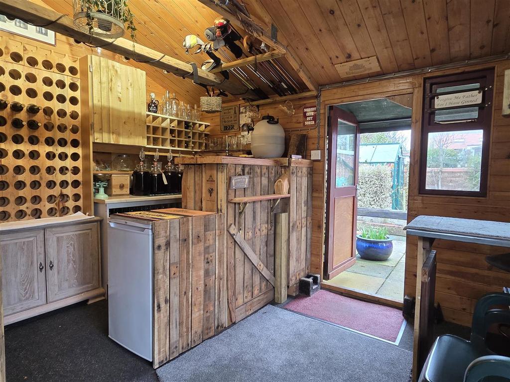 Summer house/bar