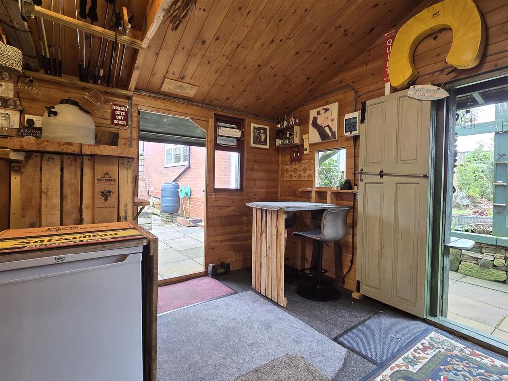Summer house/bar