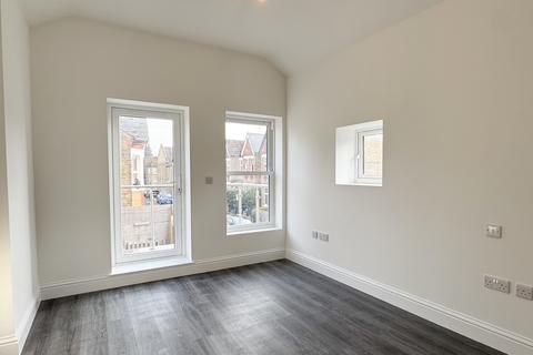 1 bedroom apartment to rent, Grosvenor Road, Ealing