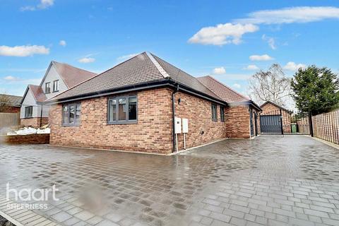 5 bedroom bungalow for sale, Barton Hill Drive, Minster