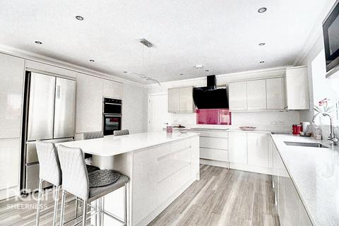 5 bedroom bungalow for sale, Barton Hill Drive, Minster