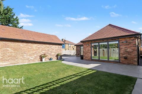 5 bedroom bungalow for sale, Barton Hill Drive, Minster