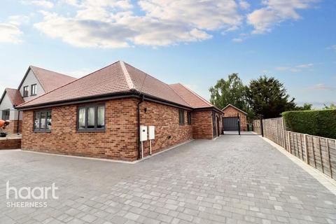 5 bedroom bungalow for sale, Barton Hill Drive, Minster