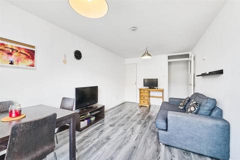 1 bedroom flat for sale, McDermott Close, London SW11