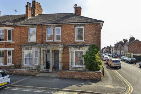 4 bedroom end of terrace house for sale, Broadway, Kettering NN15