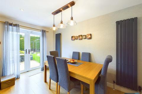 2 Lingfield Drive, Doncaster, DN5 8UE