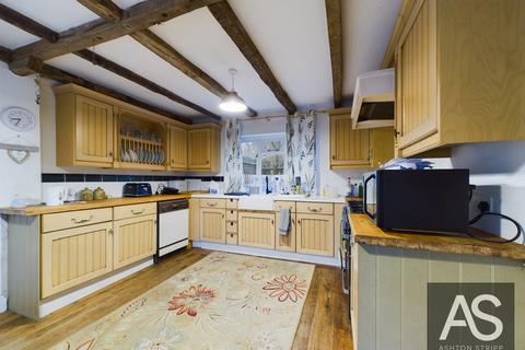 4 bedroom semi-detached house for sale, Burgh Hill, Etchingham, TN19