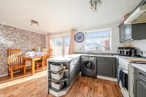 3 bedroom semi-detached house for sale, Foredyke Avenue, Hull, East Riding of Yorkshire, HU7