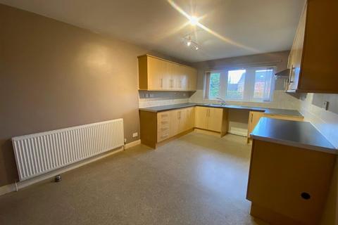 4 bedroom detached house to rent, Wakefield Road, Lepton, Huddersfield