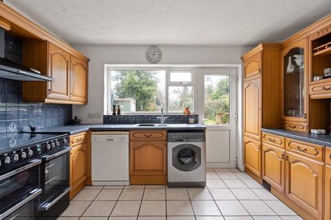 3 bedroom semi-detached house for sale, London Road, Clacton-on-Sea, Essex