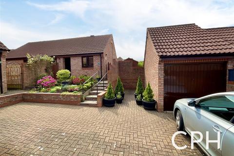 3 bedroom detached bungalow for sale, Hovingham Drive, Scarborough