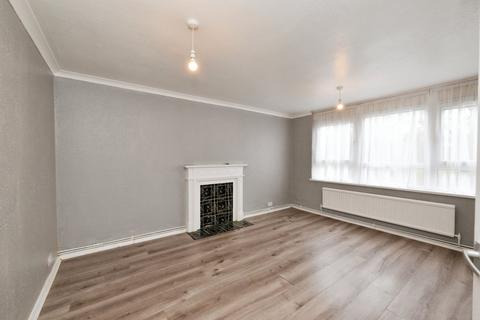 3 bedroom flat for sale, The Plain, Epping CM16