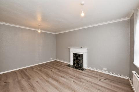 3 bedroom flat for sale, The Plain, Epping CM16