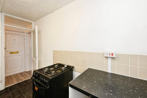 3 bedroom flat for sale, The Plain, Epping CM16