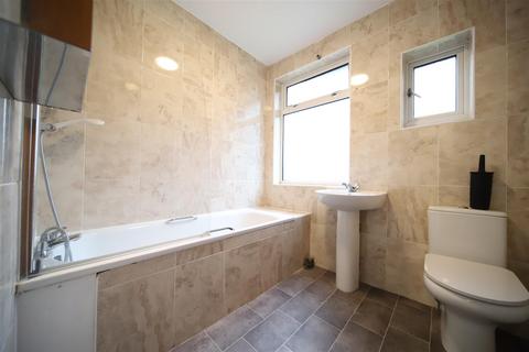 4 bedroom house to rent, Buckingham Close, Enfield