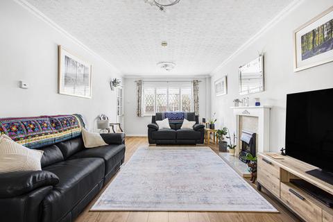 18 Silverdale Drive, Sunbury-on-thames, TW16 6HD
