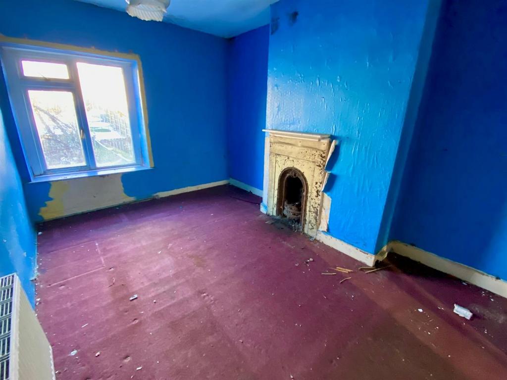 Bedroom rear.jpg