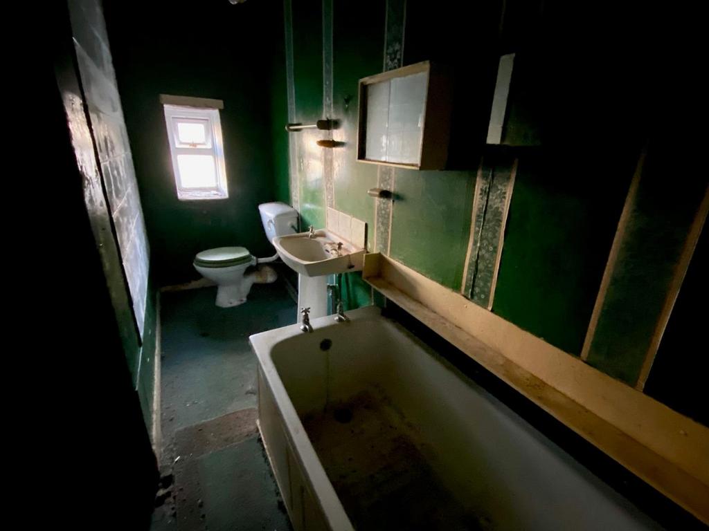 Bathroom rear.jpg