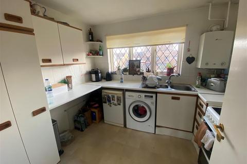 1 bedroom flat for sale, Kings Chase, East Molesey