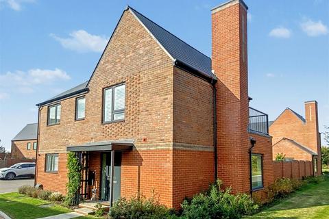 Hornbeam Way, Godalming, Surrey, GU7