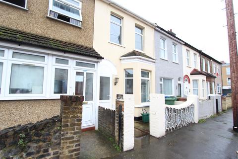 3 bedroom house to rent, 3 ,Bradbourne Road, Grays , RM17