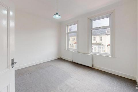 3 bedroom house to rent, 3 ,Bradbourne Road, Grays , RM17