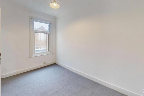 3 bedroom house to rent, 3 ,Bradbourne Road, Grays , RM17