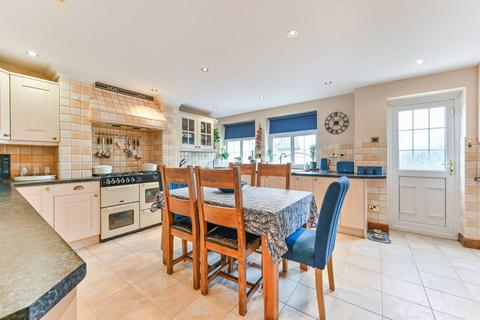 10 Spa Close, London, SE25 6DS
