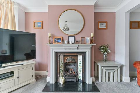 10 Spa Close, London, SE25 6DS