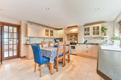 10 Spa Close, London, SE25 6DS