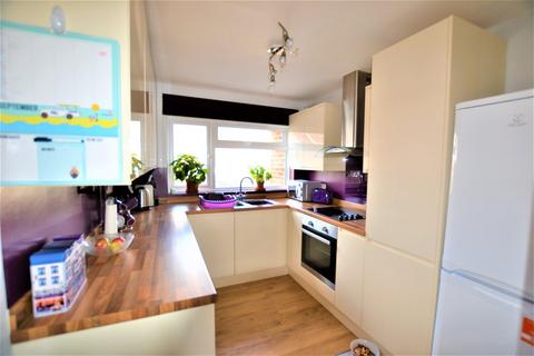 3 bedroom semi-detached house to rent, Gwyneth Grove, Bexhill-on-Sea, TN40