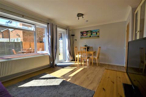 3 bedroom semi-detached house to rent, Gwyneth Grove, Bexhill-on-Sea, TN40