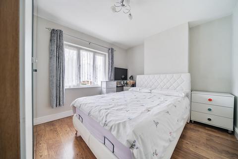 3 bedroom semi-detached house for sale, Chinbrook Road, London