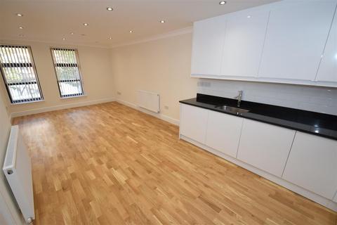 2 bedroom flat to rent, Church Path Croydon, London