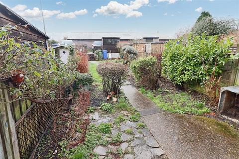 3 bedroom terraced house for sale, Victoria Road, Oulton Broad, Lowestoft