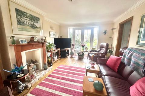 6 Deanfield, Bovingdon, Hemel Hempstead, HP3 0EW