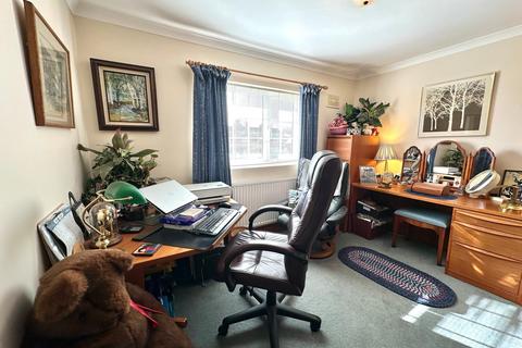6 Deanfield, Bovingdon, Hemel Hempstead, HP3 0EW