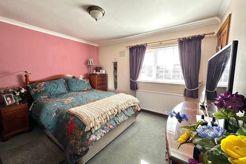 6 Deanfield, Bovingdon, Hemel Hempstead, HP3 0EW